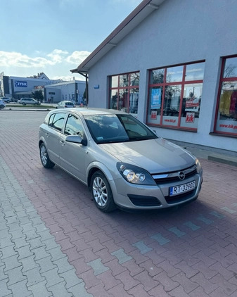 Opel Astra cena 13900 przebieg: 148730, rok produkcji 2006 z Tarnobrzeg małe 56